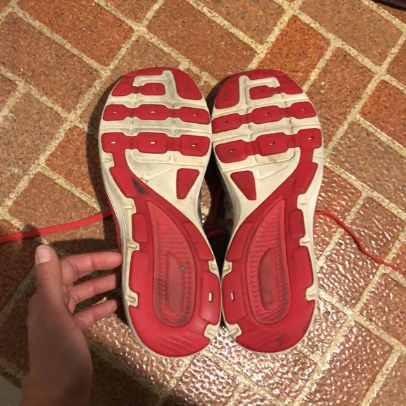 Nike Dual Fusion Lite Silver Sneakers - Picture 6 of 8